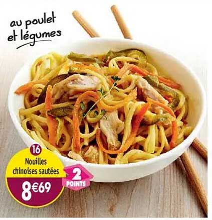 Nouilles chinoises sautées au poulet et légumes