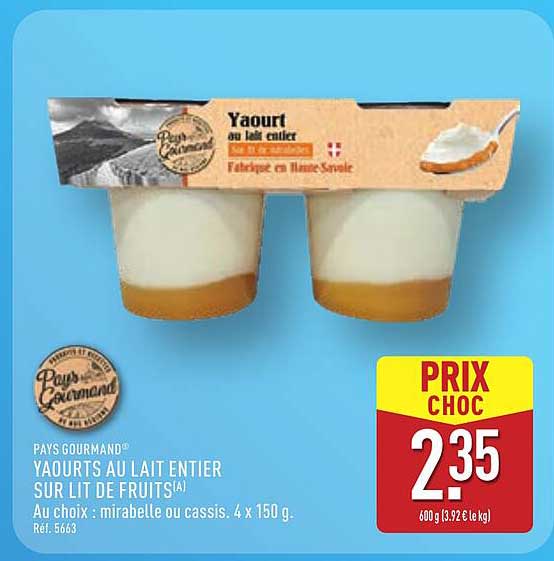 Yaourts au lait entier sur lit de fruits