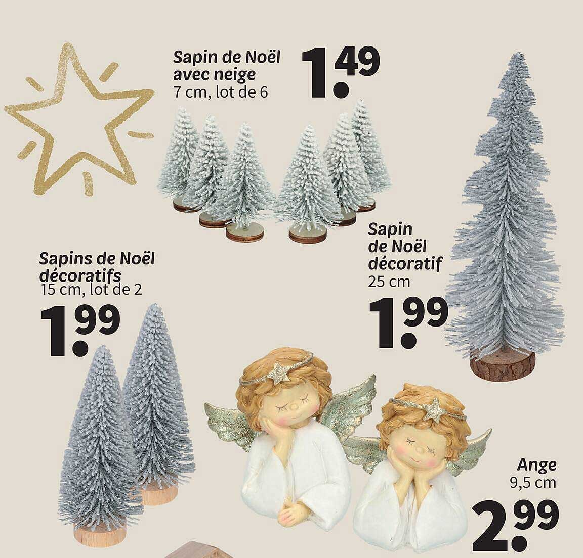 Sapin de Noël avec neige