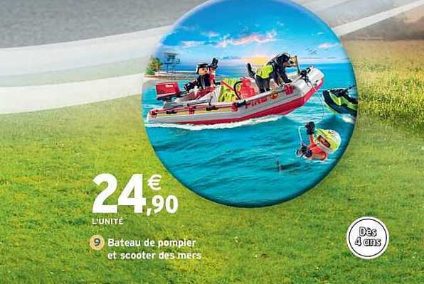 Bateau de pompier et scooter des mers