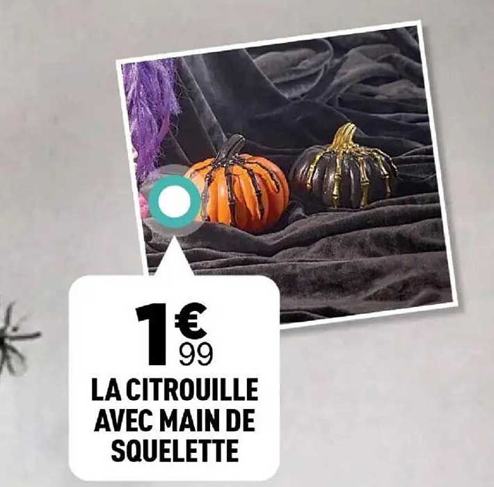 LA CITROUILLE AVEC MAIN DE SQUELETTE
