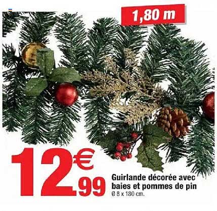 Guirlande décorée avec baies et pommes de pin