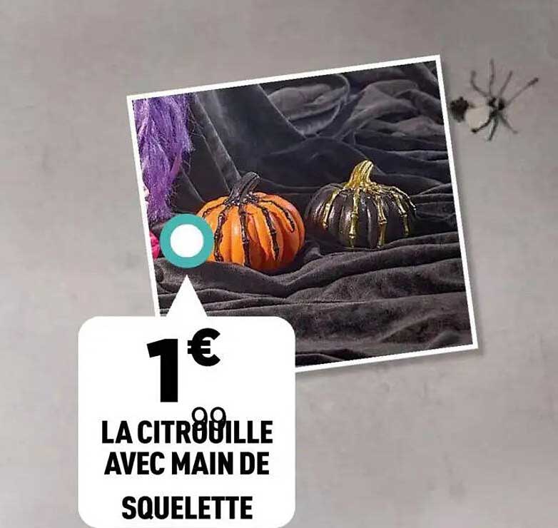 LA CITROUILLE AVEC MAIN DE SQUELETTE