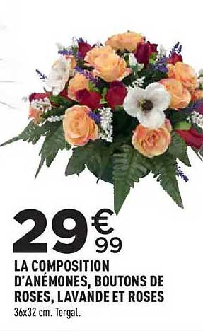 LA COMPOSITION D'ANÉMONES, BOUTONS DE ROSES, LAVANDE ET ROSES