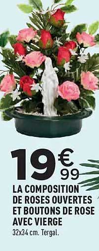LA COMPOSITION DE ROSES OUVERTES ET BOUTONS DE ROSE AVEC VIERGE