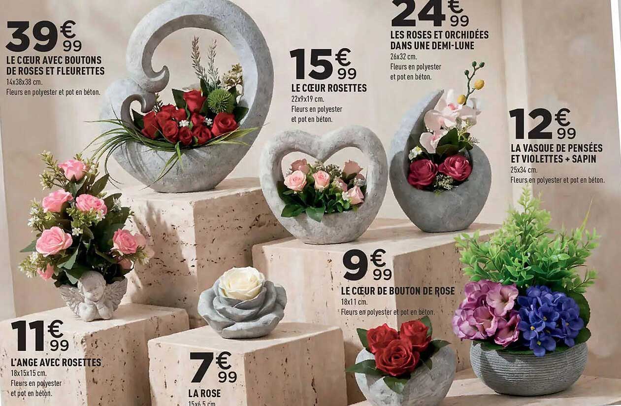 LE COEUR AVEC BOUTONS DE ROSES ET FLEURETTES