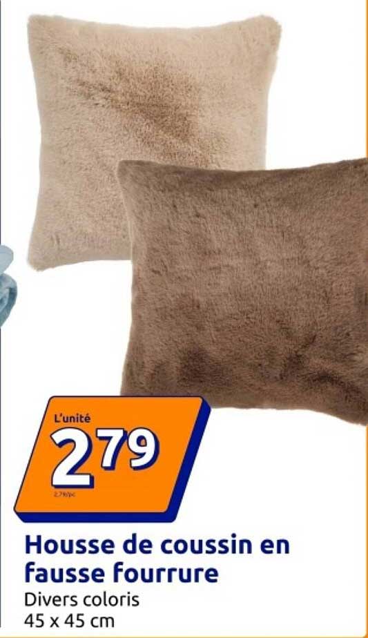 Housse de coussin en fausse fourrure